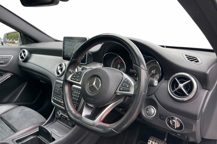Mercedes-Benz GLA Class Gla220d Amg Line Premium Plus 4Matic Grey #5