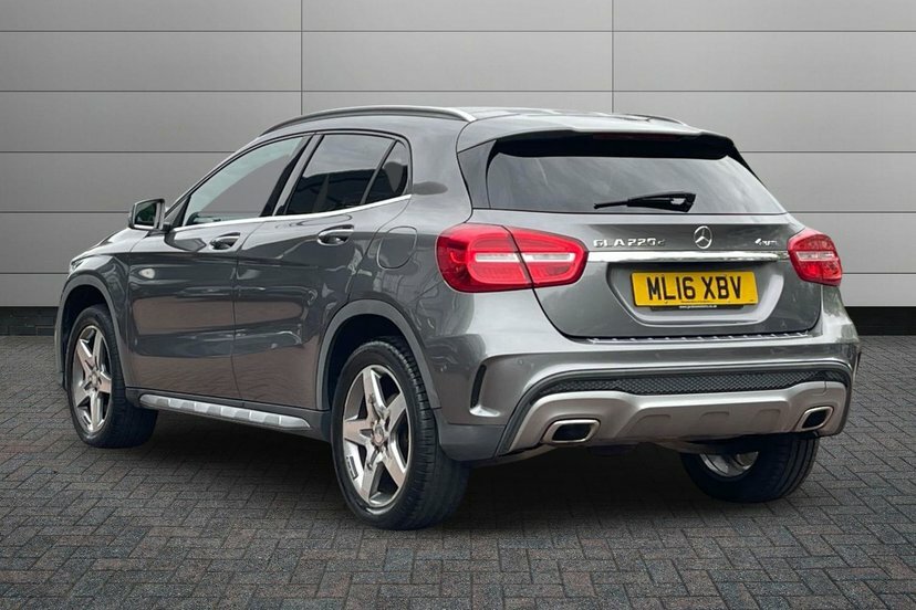 Mercedes-Benz GLA Class Gla220d Amg Line Premium Plus 4Matic Grey #2