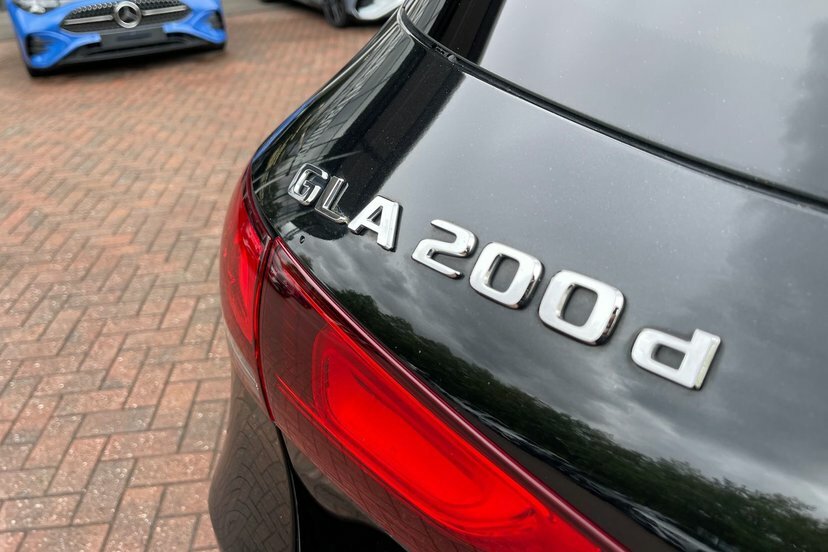 Mercedes-Benz GLA Class Gla 200D Amg Line Premium Black #36