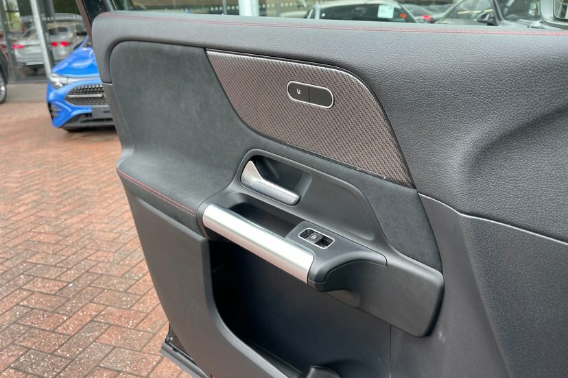 Mercedes-Benz GLA Class Gla 200D Amg Line Premium Black #28