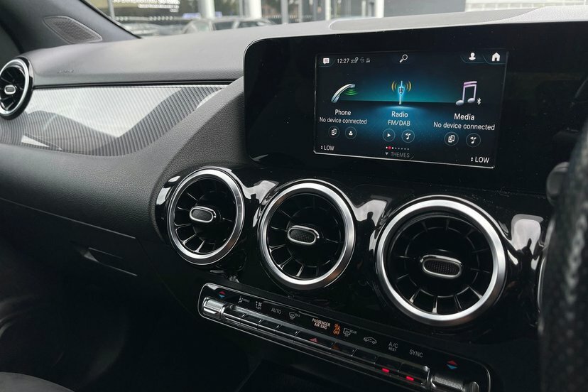 Mercedes-Benz GLA Class Gla 200D Amg Line Premium Black #14