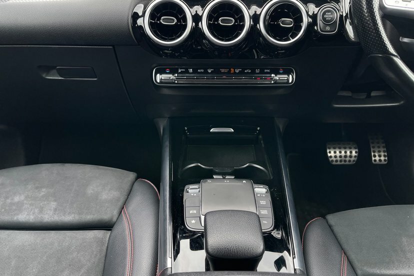 Mercedes-Benz GLA Class Gla 200D Amg Line Premium Black #8