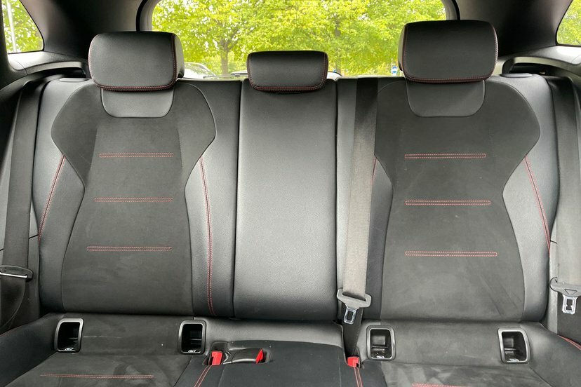 Mercedes-Benz GLA Class Gla 200D Amg Line Premium Black #27