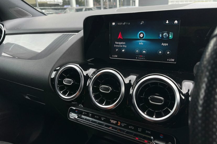 Mercedes-Benz GLA Class Gla 200D Amg Line Premium Black #15