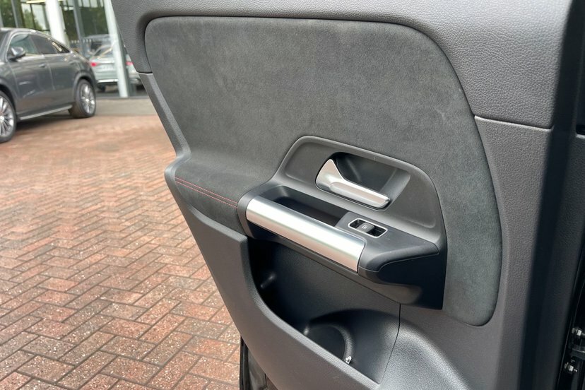 Mercedes-Benz GLA Class Gla 200D Amg Line Premium Black #34
