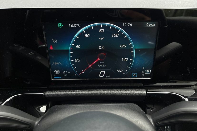 Mercedes-Benz GLA Class Gla200d Amg Line Black #6