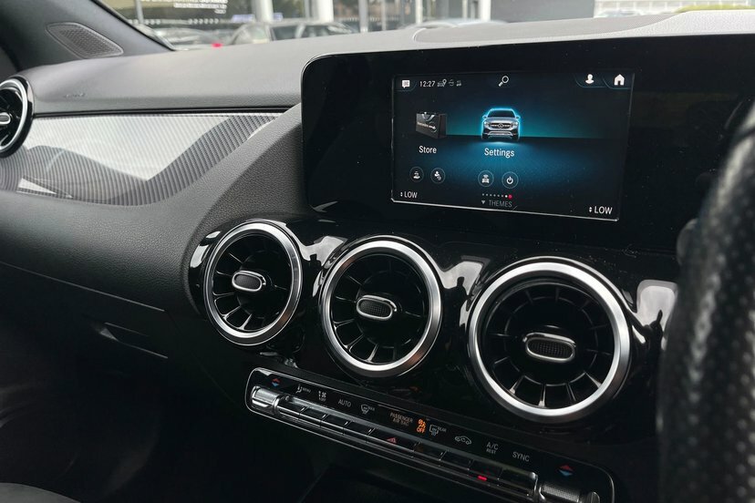 Mercedes-Benz GLA Class Gla 200D Amg Line Premium Black #16