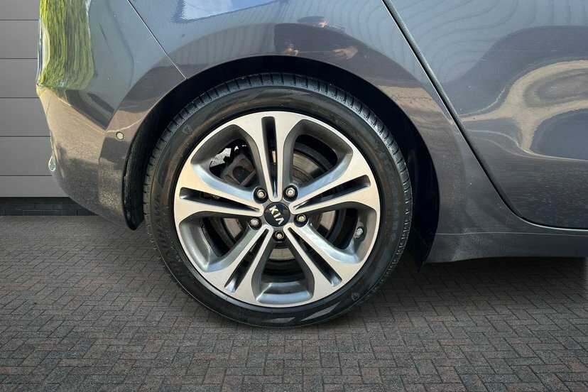 Kia Ceed 1.6 Crdi 4 Hatchback 134 Bhp Silver #5