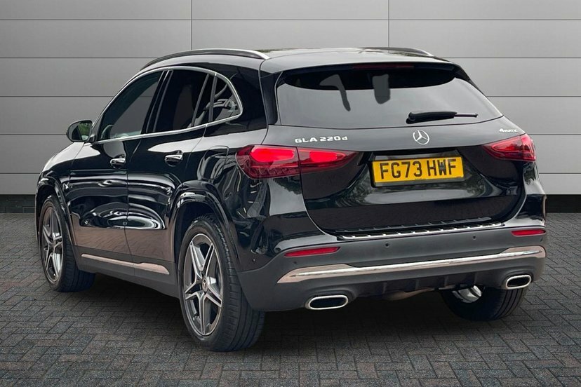 Mercedes-Benz GLA Class 2.0 Gla220d Amg Line Premium Suv 8G-d Black #2