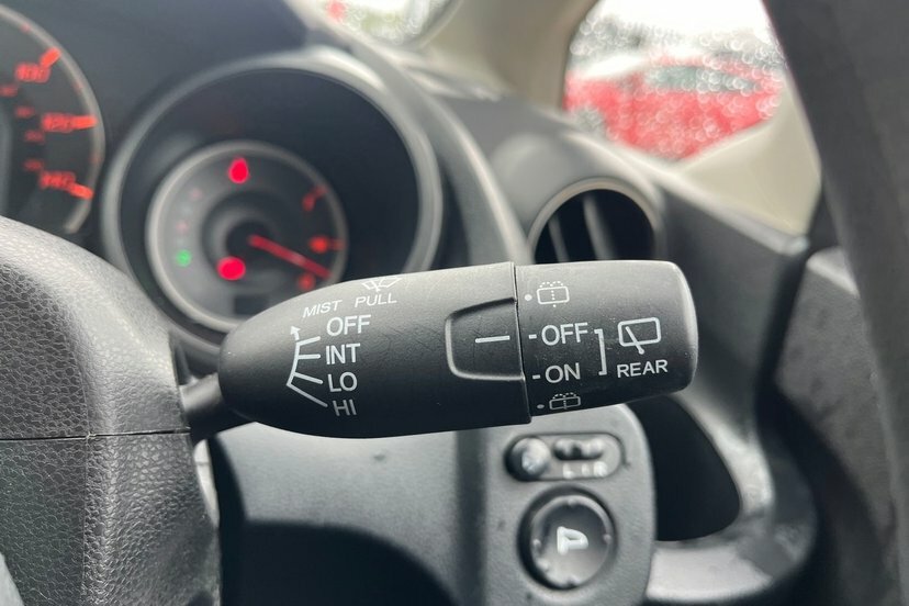 Honda Jazz 1.4 I-vtec Es Cvt Silver #19