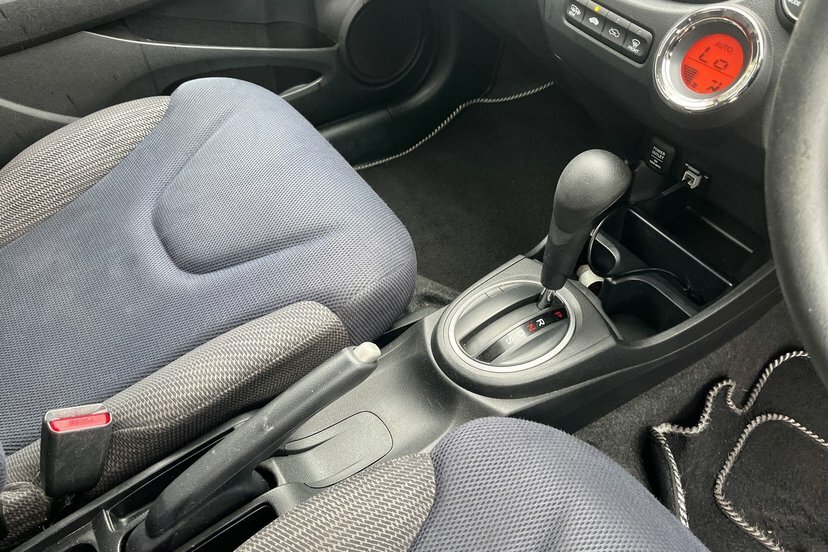 Honda Jazz 1.4 I-vtec Es Cvt Silver #8