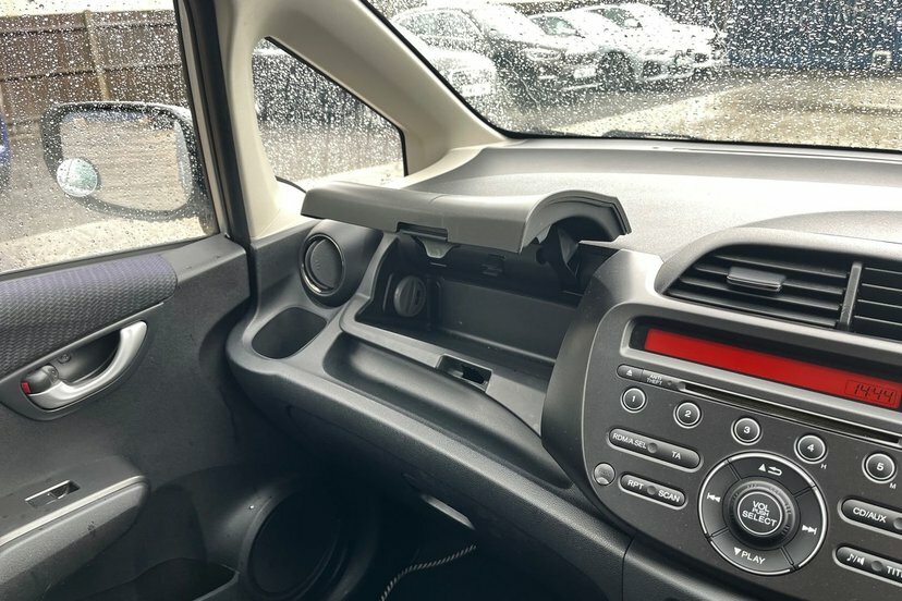 Honda Jazz 1.4 I-vtec Es Cvt Silver #23