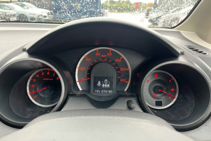 Honda Jazz 1.4 I-vtec Es Cvt Silver #17