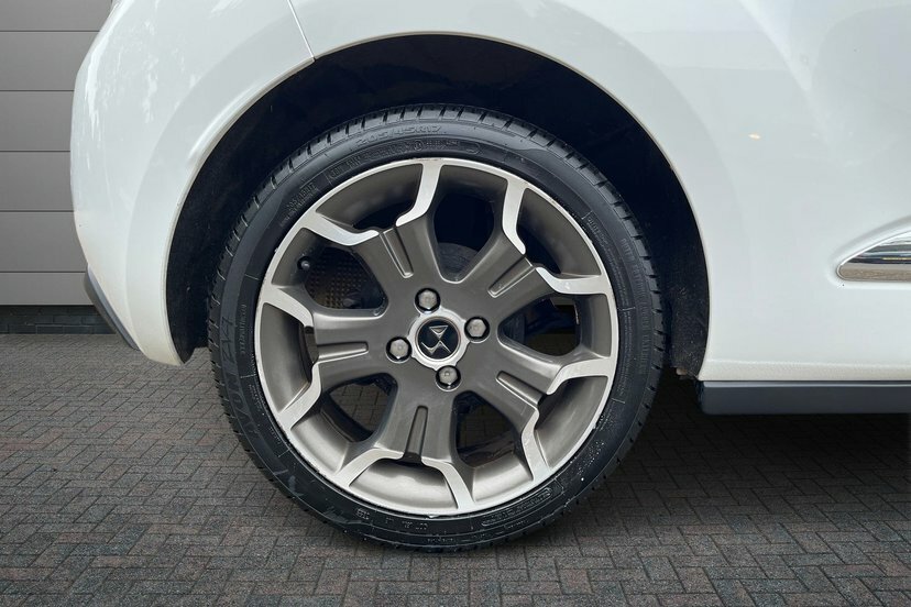 DS DS 3 1.6 Bluehdi Ultra Prestige Hatchback Ma White #5