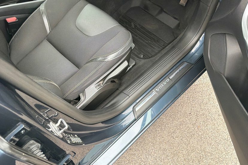 Volvo V40 2.0 D4 R-design Euro 6 Ss Black #34