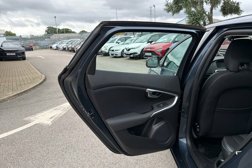 Volvo V40 2.0 D4 R-design Euro 6 Ss Black #21