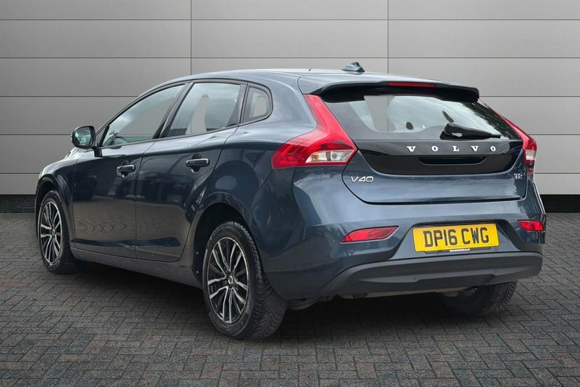 Volvo V40 2.0 T2 Momentum Hatchback 122 P Blue #3