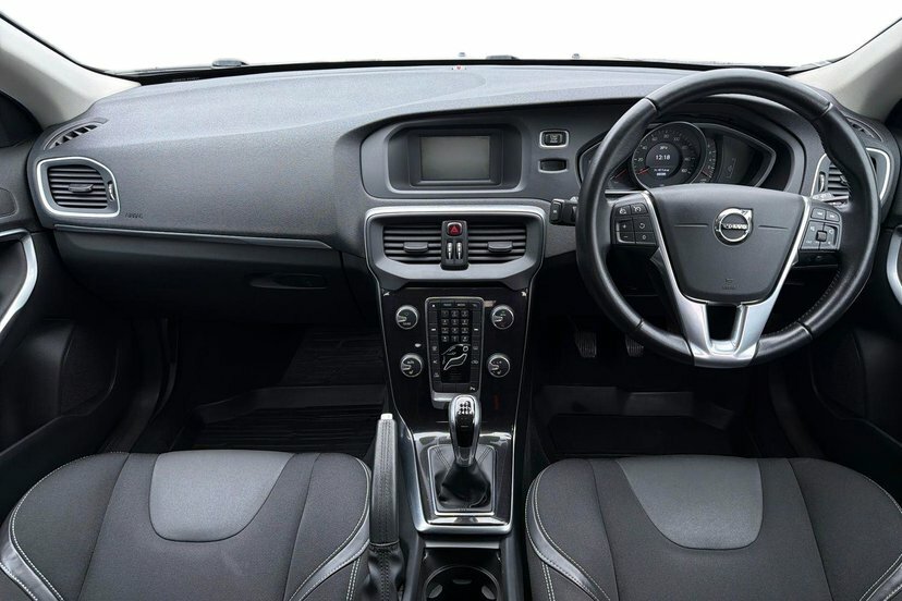 Volvo V40 2.0 T2 Momentum Hatchback 122 P Blue #6