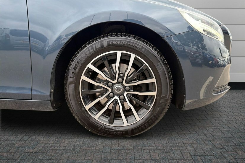 Volvo V40 2.0 T2 Momentum Hatchback 122 P Blue #5