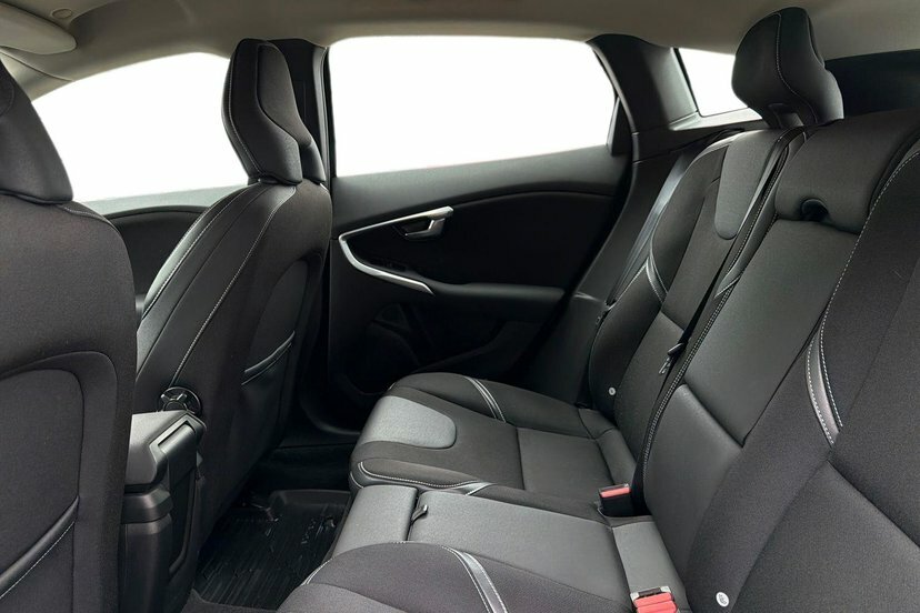 Volvo V40 2.0 D4 R-design Euro 6 Ss Black #10