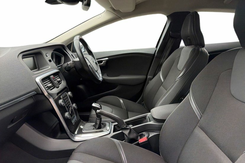 Volvo V40 2.0 T2 Momentum Hatchback 122 P Blue #2