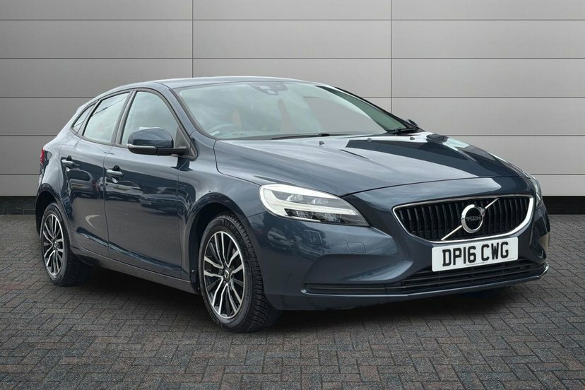 Volvo V40 2.0 T2 Momentum Hatchback 122 P Blue