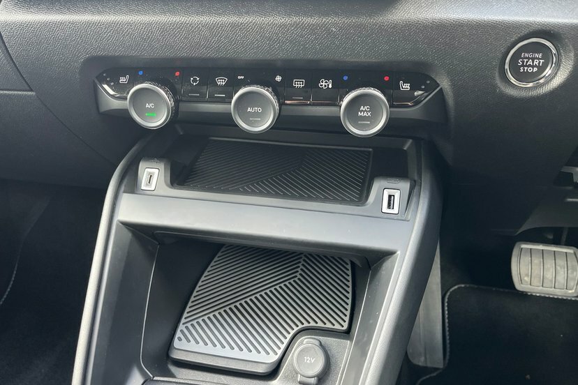 Citroen e-C4 50Kwh Shine Plus 7.4Kw Charger  #13