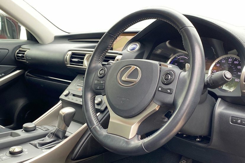 Lexus IS 2.5 300H Sport Saloon Hybrid E-cvt 223 Red #6