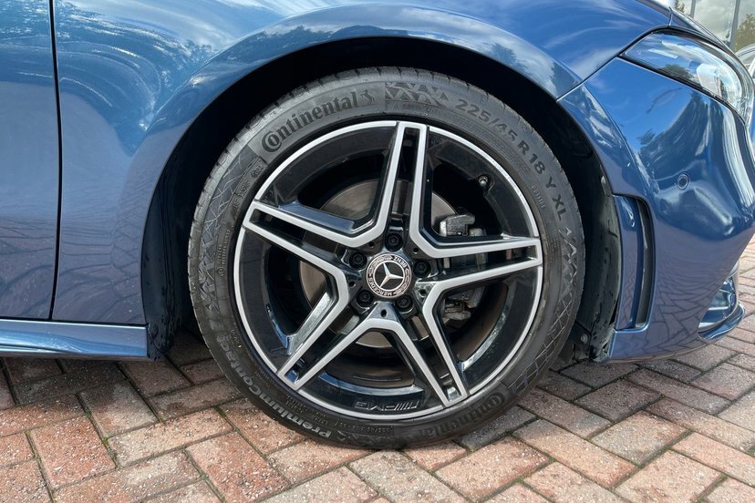 Mercedes-Benz A Class A180 Amg Line Executive Hatchback Blue #4