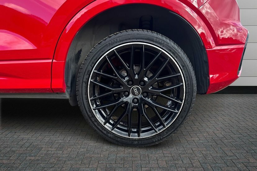 Audi Q2 1.5 Tfsi Cod 35 Black Edition Suv S Tro Red #5