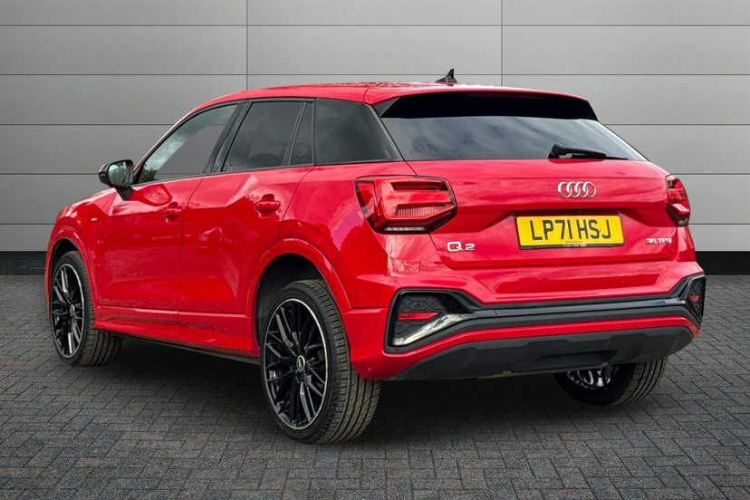 Audi Q2 1.5 Tfsi Cod 35 Black Edition Suv S Tro Red #3