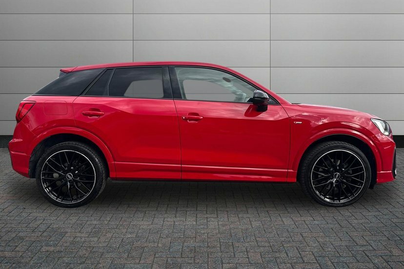Audi Q2 1.5 Tfsi Cod 35 Black Edition Suv S Tro Red #4