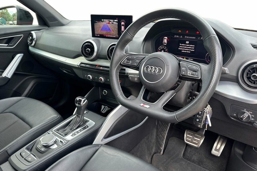 Audi Q2 1.5 Tfsi Cod 35 Black Edition Suv S Tro Red #6