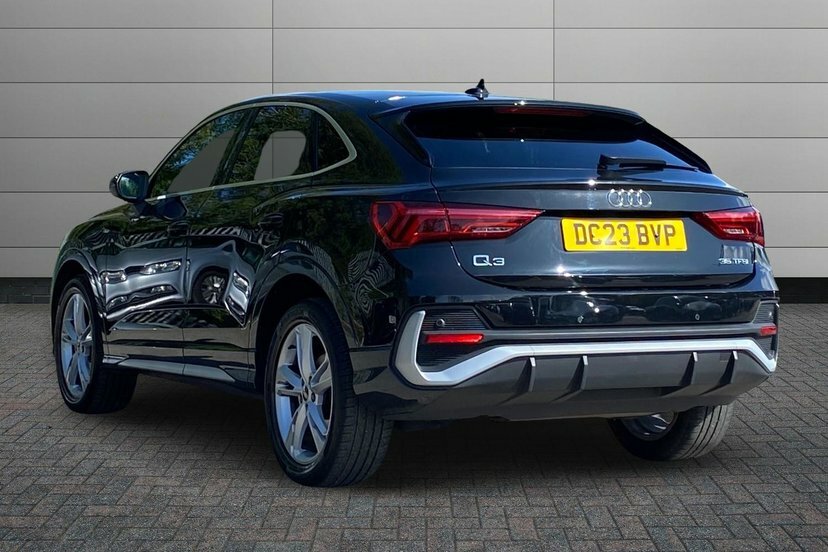 Audi Q3 1.5 Tfsi Cod 35 S Line Sportback Black #3