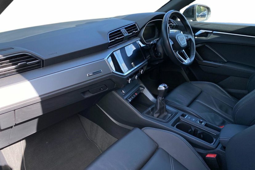 Audi Q3 1.5 Tfsi Cod 35 S Line Sportback Black #2