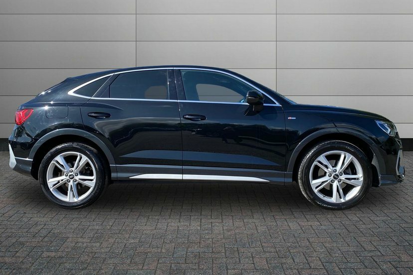 Audi Q3 1.5 Tfsi Cod 35 S Line Sportback Black #4