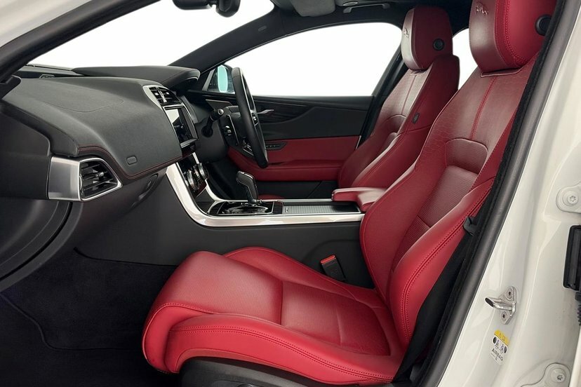 Jaguar XE 2.0 P250i R-dynamic Hse Black Saloon Au White #3