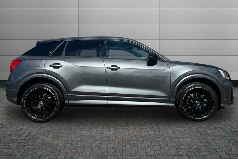Audi Q2 1.5 Tfsi Cod 35 Black Edition Suv S Tro  #4