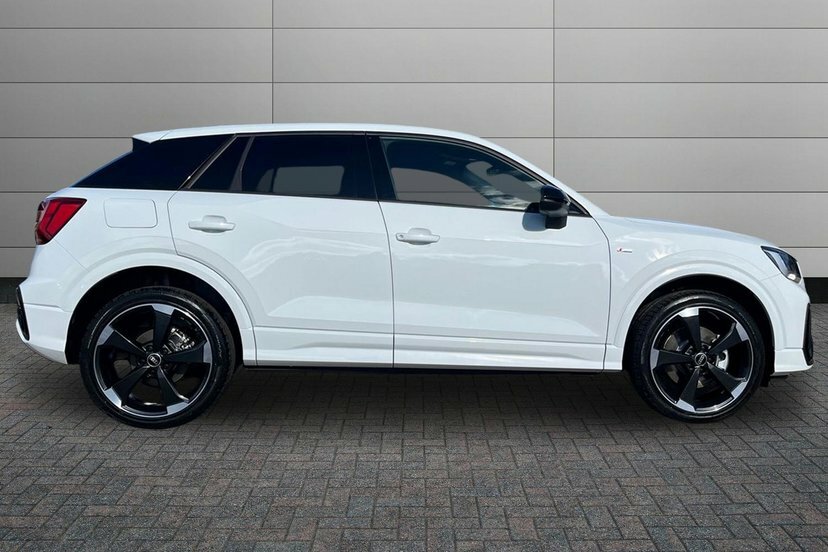 Audi Q2 1.5 Tfsi Cod 35 Black Edition Suv S Tro  #4