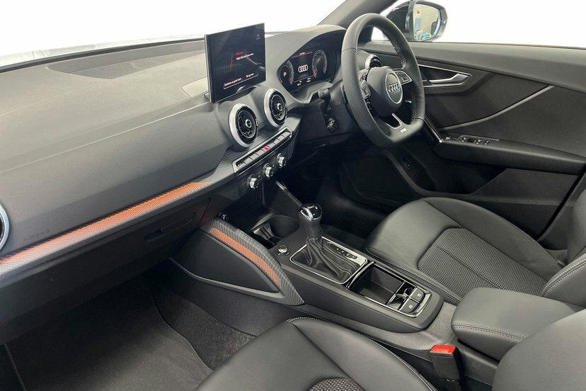 Audi Q2 1.5 Tfsi Cod 35 Black Edition Suv S Tro  #2