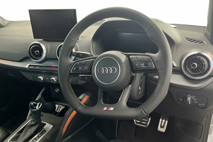 Audi Q2 1.5 Tfsi Cod 35 Black Edition Suv S Tro  #6