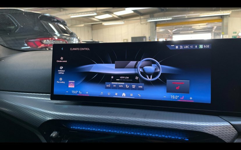BMW 3 Series 320I M Sport Saloon Blue #28