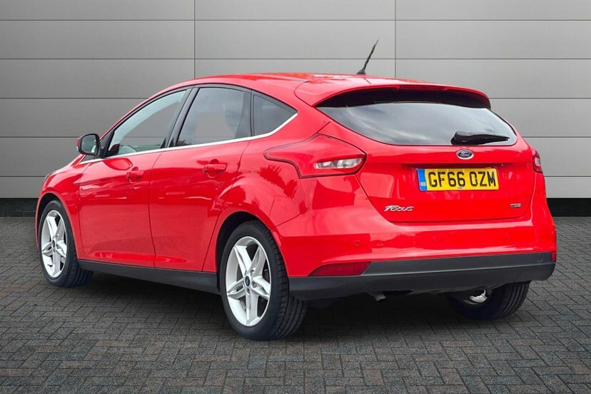 Ford Focus 1.0T Ecoboost Titanium Hatchback Red #3