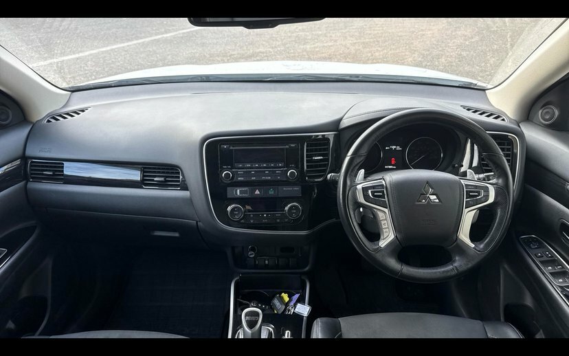 Mitsubishi Outlander 2.0H 12Kwh Gx3h Suv Plug-in Hybrid Cvt White #4