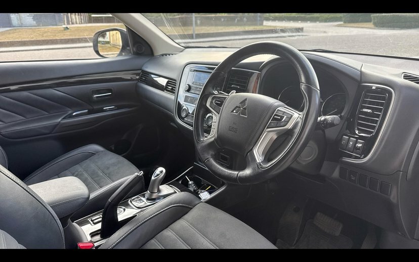 Mitsubishi Outlander 2.0H 12Kwh Gx3h Suv Plug-in Hybrid Cvt White #6