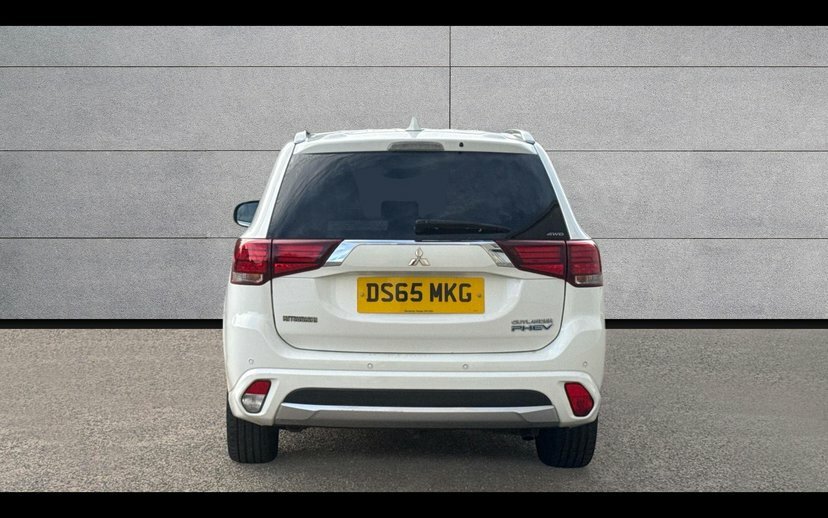 Mitsubishi Outlander 2.3 Di-d Gx 3 147 Bhp White #15