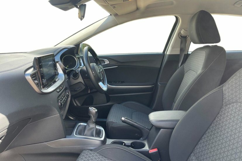 Kia Xceed 1.0 T-gdi 2 Suv 118 Bhp White #2