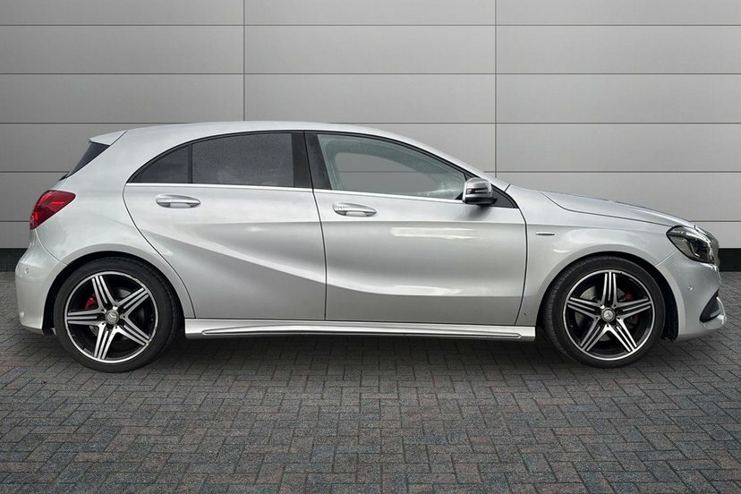Mercedes-Benz A Class 2.0 A250 Amg Premium Hatchback 7G-dct Silver #3