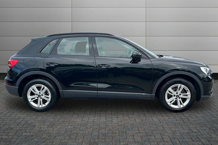 Audi Q3 1.5 Tfsi Cod 35 Technik Suv 150 Black #4
