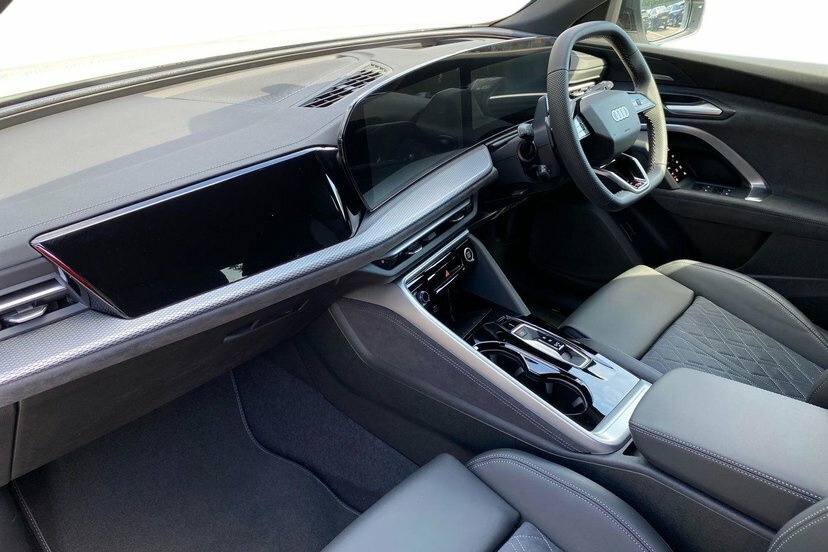 Audi Q5 2.0 Tfsi Black Edition Sportback S Tron White #2